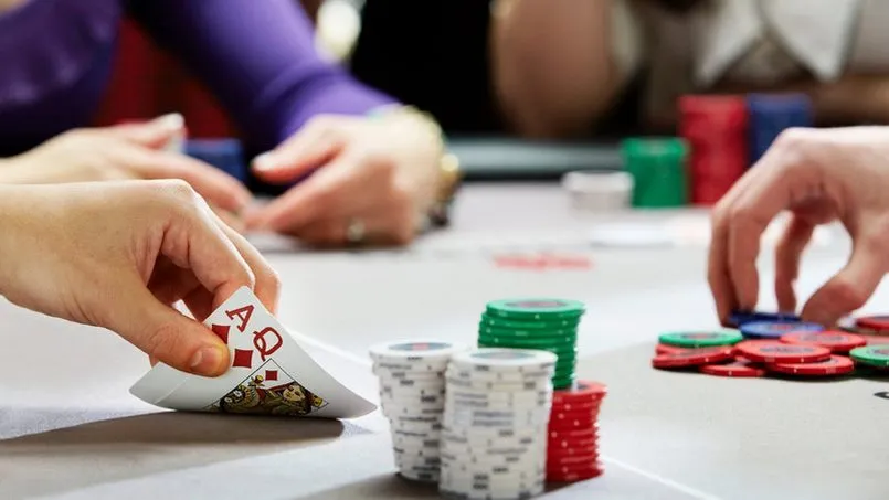 Tìm hiểu các thuật ngữ trong poker chuẩn xác và chi tiết 2 Bài poker có lối chơi độc đáo